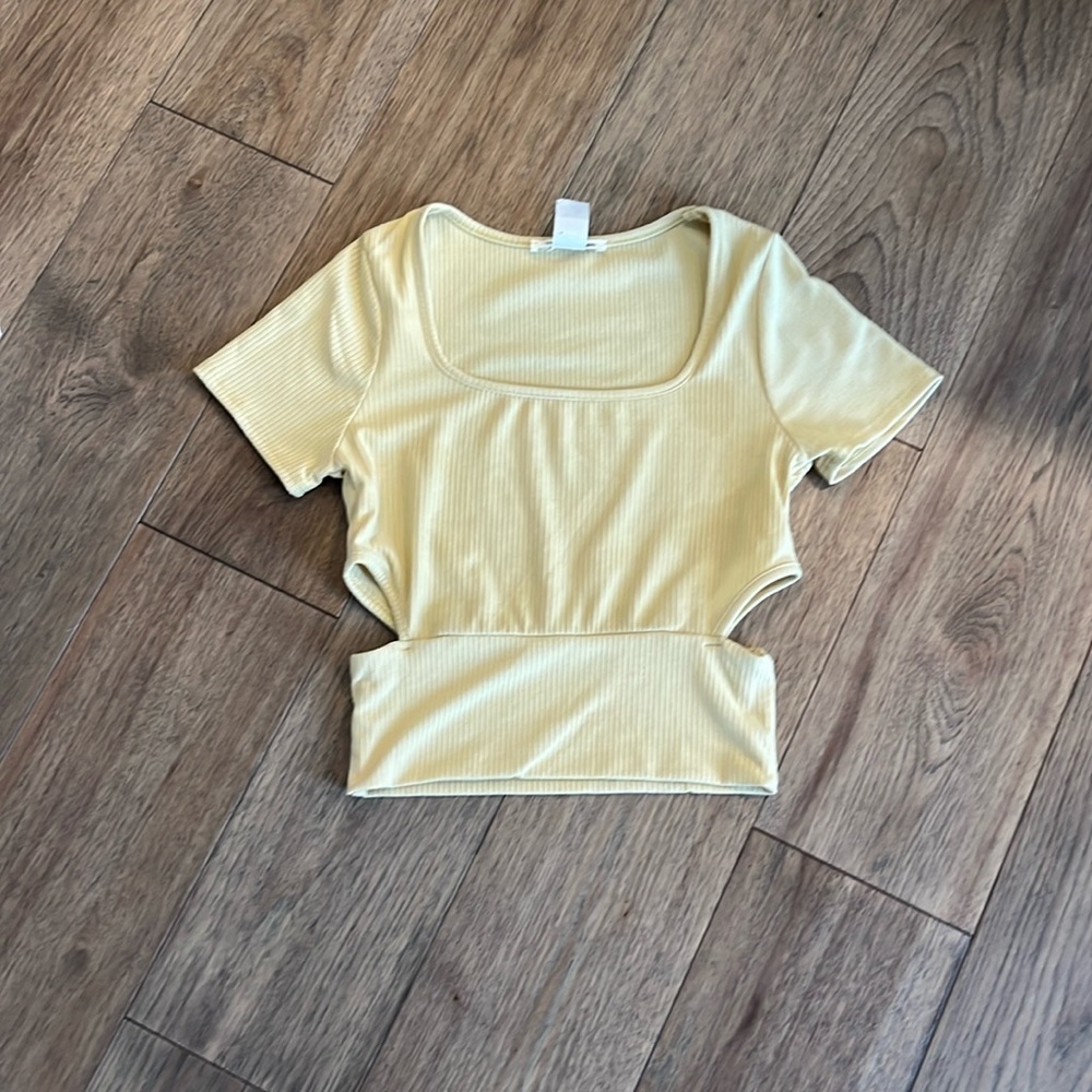 CAUTION TO THE WIND | cropped cut out tee, size medium